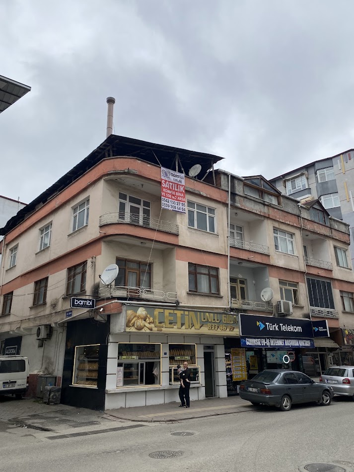 Satılık Merkezi Konumda 550 m² bina ve arsa